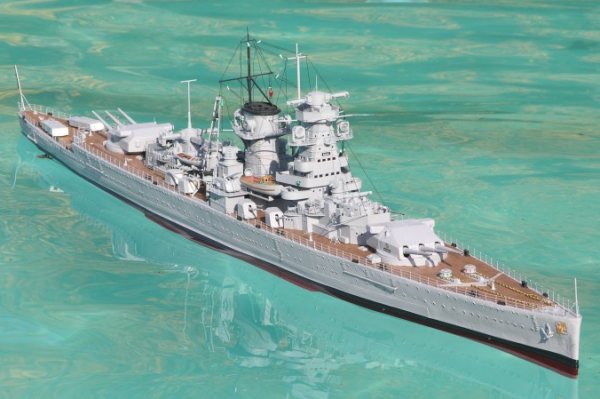 1/100 Graf Spee Model